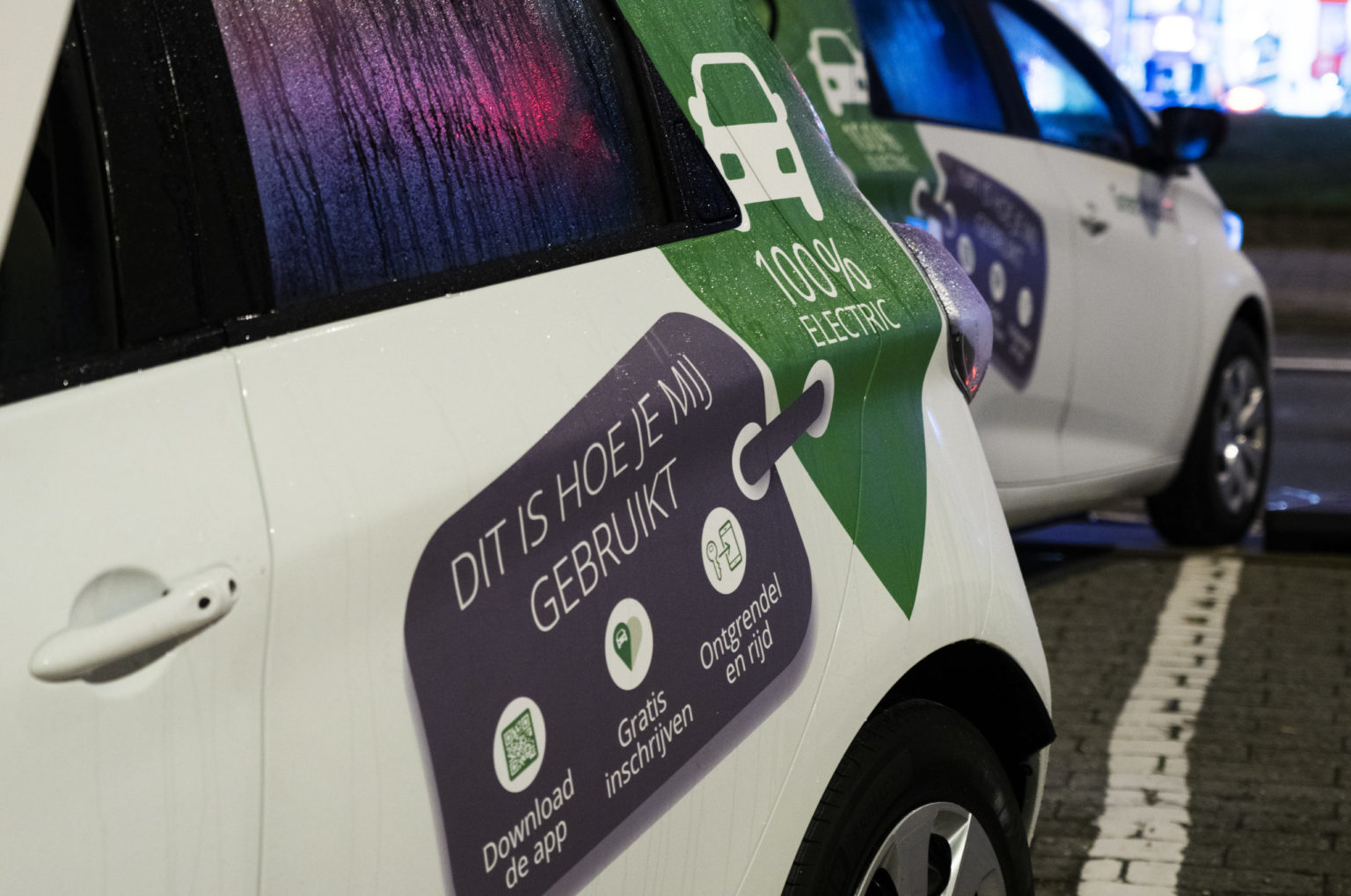 Lennen Descamps0027 Zoom in of GreenMobility car with instructions on the side