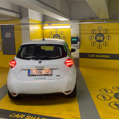 Parking 2 portes Een Green geparkeerd op Hotspot 2 portes