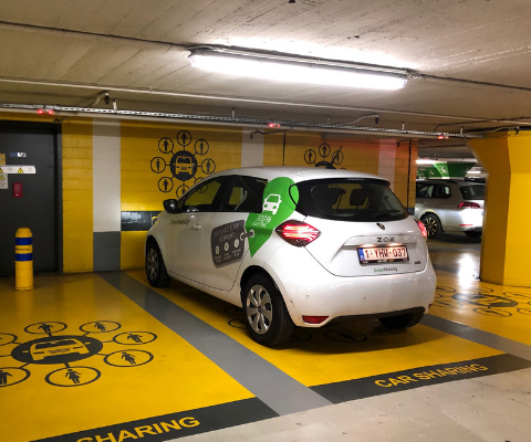 Een Green geparkeerd op Hotspot de Munt