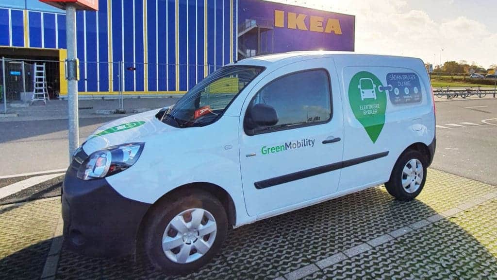 Flyttebil Renault Kangoo foran Ikea