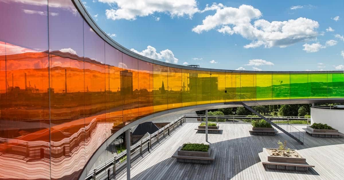 Regnbue farvet glas fra Aros i Aarhus